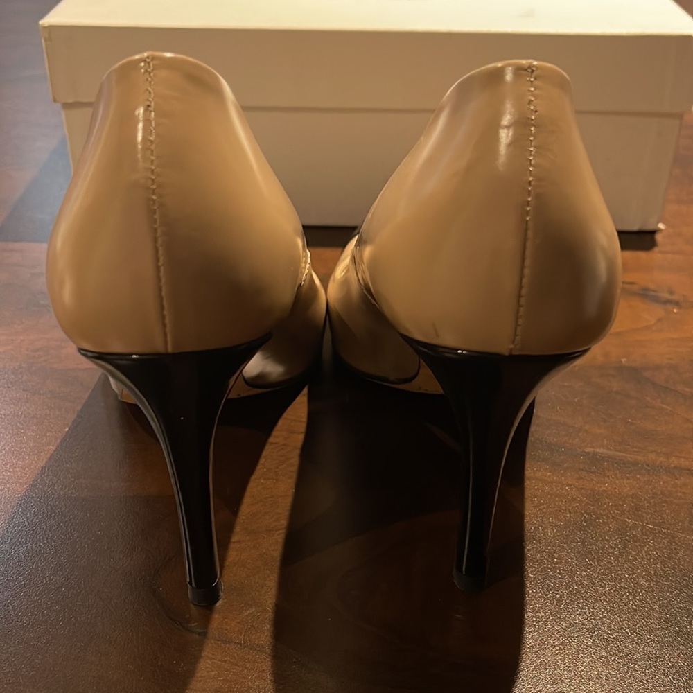 LK Bennett London Bruton Tan and Black round toed heels EU 37.5 (US 7) - Picture 4 of 8